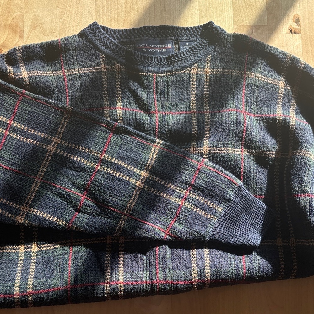 Roundtree & Yorke Navy Plaid Crewneck Sweater with Red & Tan Windowpane